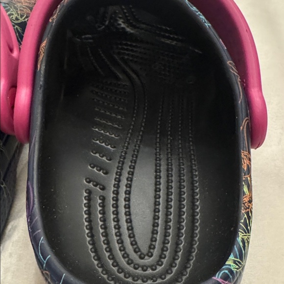 As good as NEW! CROCS Classic Disney Villains, sz J3 - Picture 11 of 12